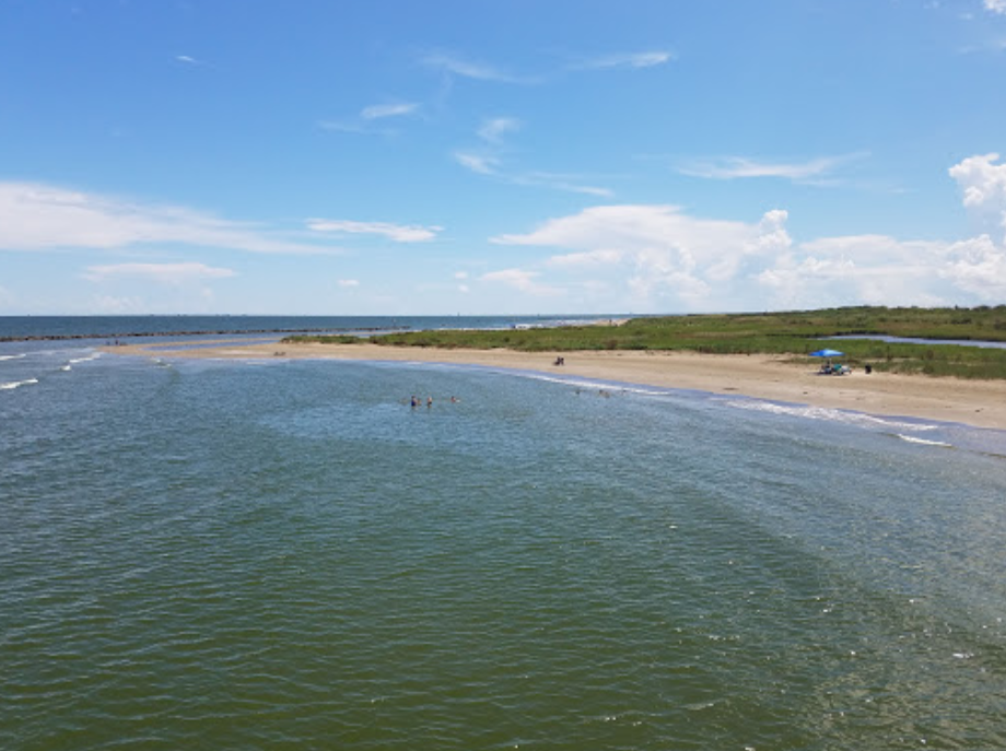 Grand Isle’s proximity to the Gulf of Mexico provides anglers with access to a wide variety of fish species