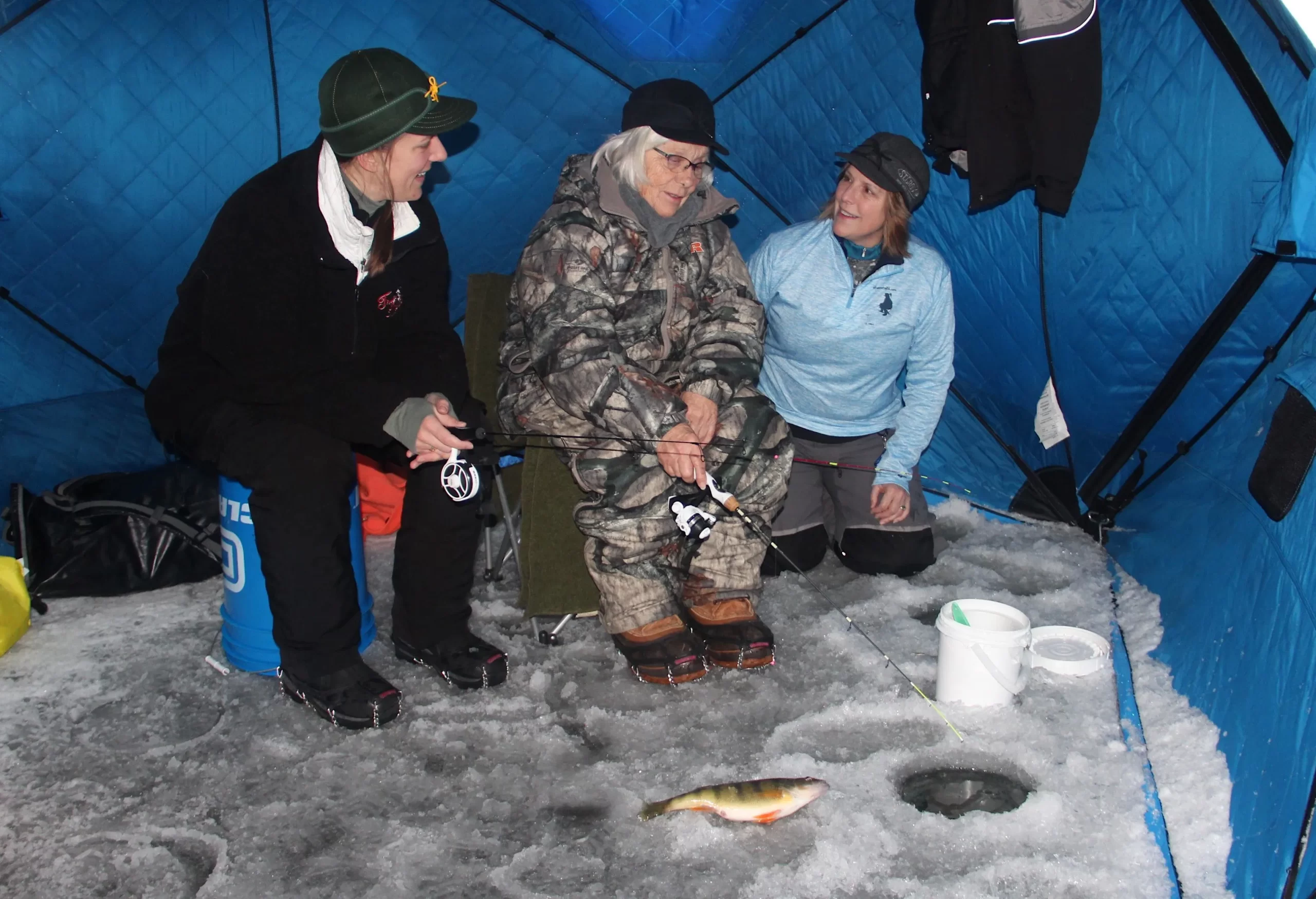 The variety of fish and the convenience of location make Green Bay a top choice for ice fishing