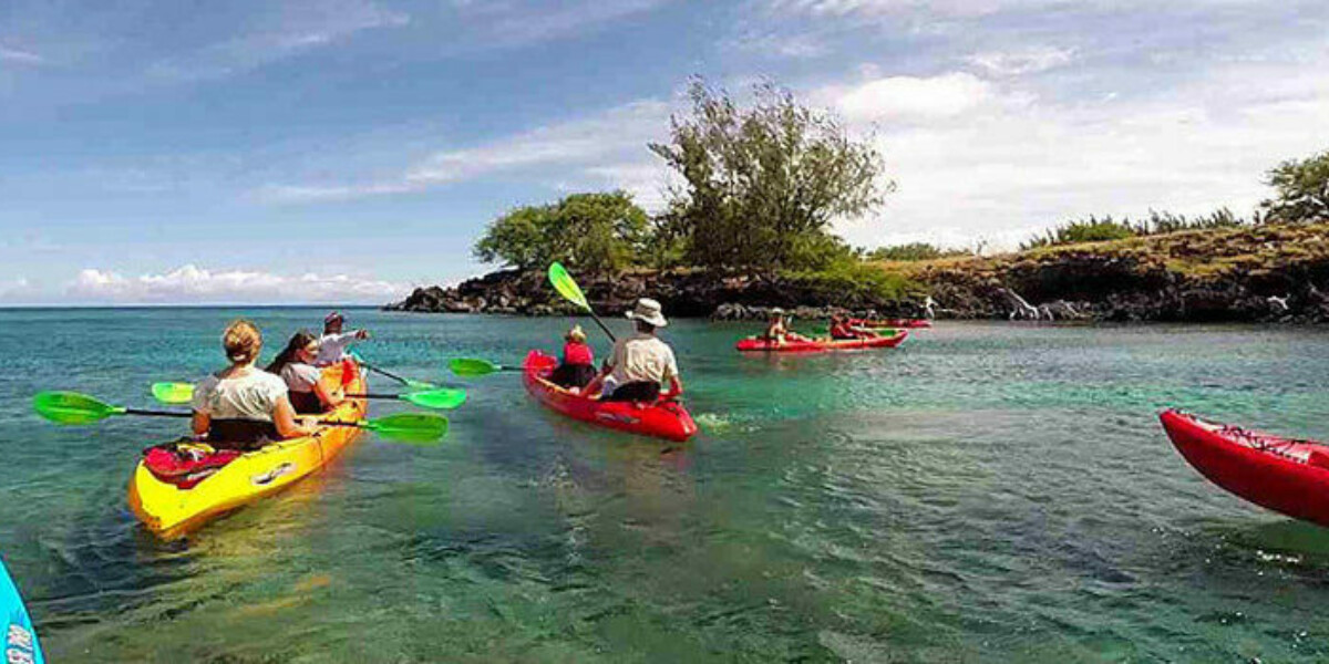 The steep drop-offs and deep waters close to shore provide excellent opportunities to catch giant trevally, yellowfin tuna, marlin, and mahi-mahi