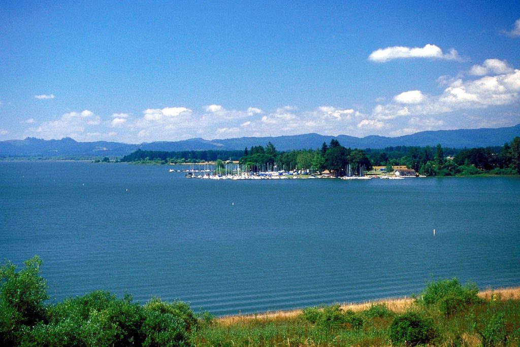 Go to Fern Ridge Reservoir for a peaceful uncrowded experience of fishing crappie